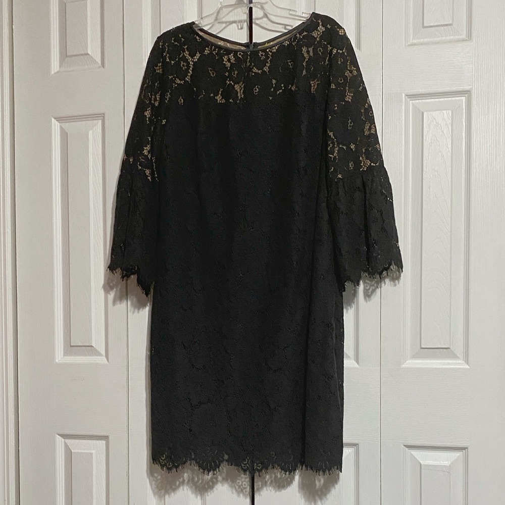 Lauren Ralph Lauren Black & Nude Lace Fully Lined & Bell Sleeve dress size 16W